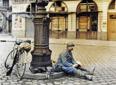 1917年4月1日フランスの自転車でランスの兵士（オートクローム） 作： Paul Castelnau